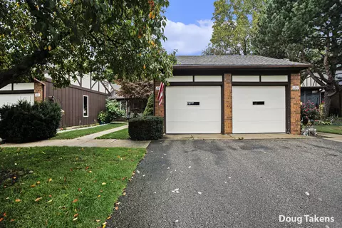 2259 Radcliff Cir SE, Grand Rapids, MI 49546
