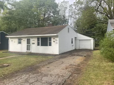 3030 Emerald Dr, Kalamazoo, MI 49001