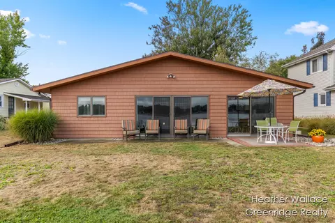 12676 Park Dr, Wayland, MI 49348
