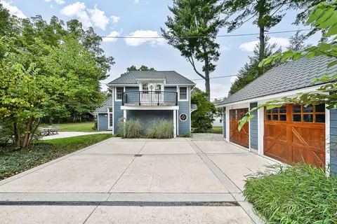 237 Jefferson St, Chelsea, MI 48118
