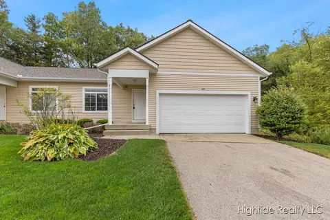 669 Wren Ct #6, Middleville, MI 49333