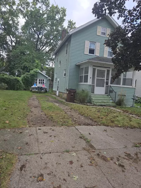 755 Oakdale Ave, Jackson, MI 49203