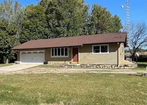 6769 N Watervliet Rd, Watervliet, MI 49098