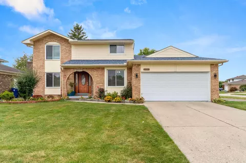 6805 Woonsocket St, Canton, MI 48187