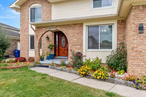 6805 Woonsocket St, Canton, MI 48187 photo 2