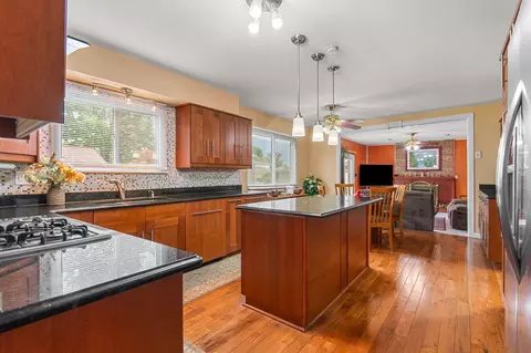 6805 Woonsocket St, Canton, MI 48187 photo 9
