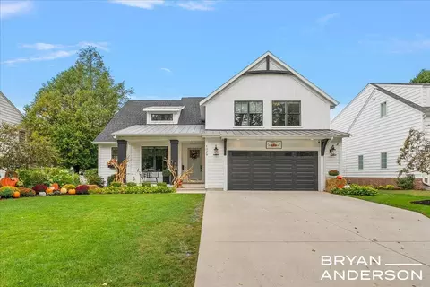 1029 Pinecrest Ave SE, East Grand Rapids, MI 49506