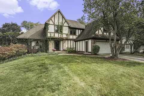 40 Worcester Dr NE, Grand Rapids, MI 49503