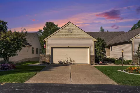 9 Summit Park Dr #9, Spring Lake, MI 49456