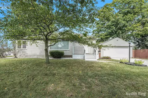 1215 Ellsmere St NE, Grand Rapids, MI 49505
