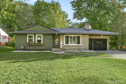 1424 Meadowlane Dr SE, Grand Rapids, MI 49508