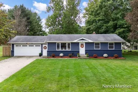 5244 10 Mile Rd NE, Rockford, MI 49341