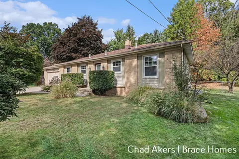 2820 Johnathan Ct NE, Grand Rapids, MI 49525