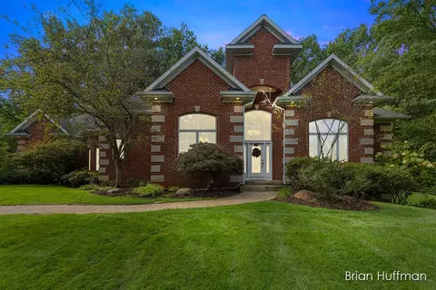1747 Flowers Mill Dr NE, Grand Rapids, MI 49525