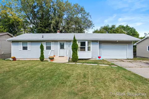 1325 Ravanna Ave SE, Grand Rapids, MI 49508