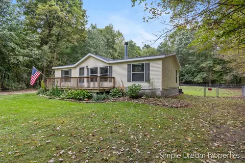 4114 E Shore Dr, Stanton, MI 48888