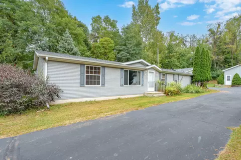 451 Avenue C, Springfield, MI 49037