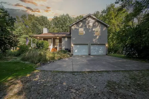 1790 Triangle Lake Rd, Howell, MI 48843