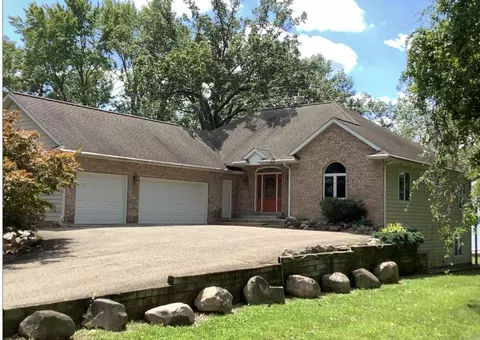 9636 E Shore Dr, Portage, MI 49002
