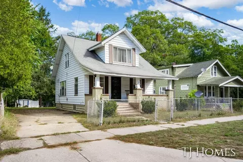 620 Leonard Ave, Muskegon, MI 49442