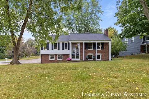 1692 Wayside Dr SE, Grand Rapids, MI 49546