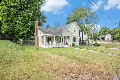109 E Isabelle St, Belding, MI 48809 photo 3