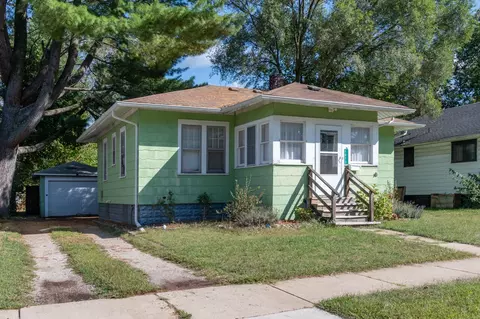 1073 Columbus Ave, Benton Harbor, MI 49022