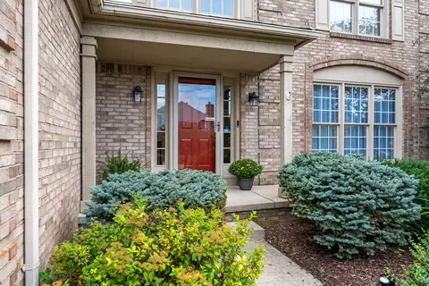 45005 Seabrook Dr, Canton, MI 48188