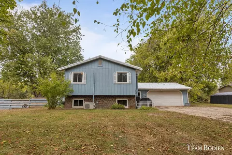 1790 W Tuttle Rd, Ionia, MI 48846