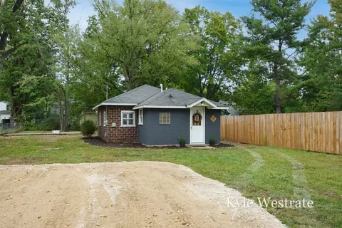 370 W Franklin St, Otsego, MI 49078