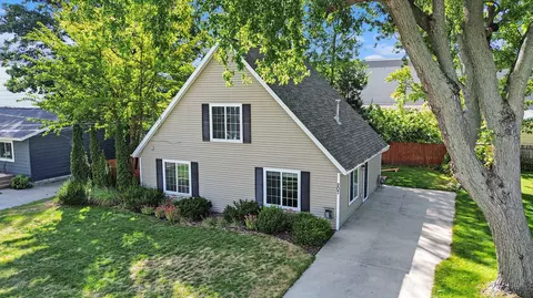 207 Dixie St, Spring Lake, MI 49456