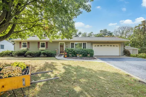 57446 Kingdon St, Mattawan, MI 49071