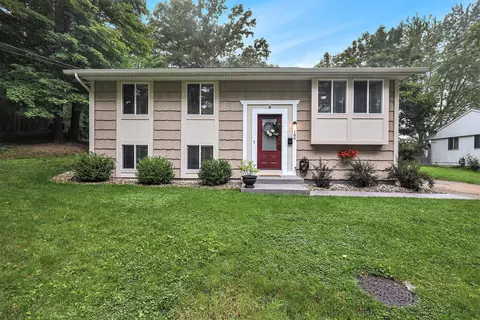 189 S Lincoln St, Rockford, MI 49341