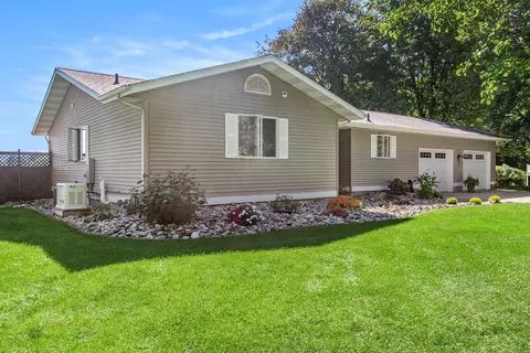 2747 Lakeshore Rd, Twin Lake, MI 49457