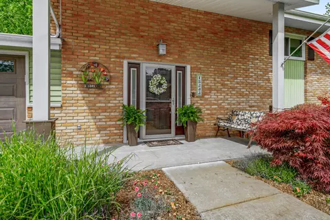 15233 Walters Dr, Marshall, MI 49068 photo 3