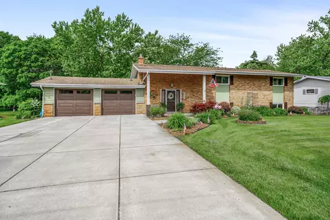 15233 Walters Dr, Marshall, MI 49068 photo 2