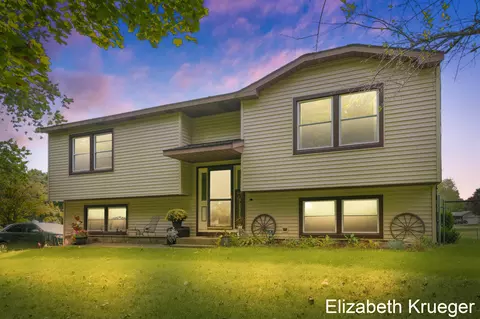208 Anderson Dr, Wayland, MI 49348