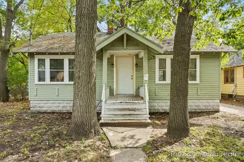 3012 9th St, Muskegon, MI 49444