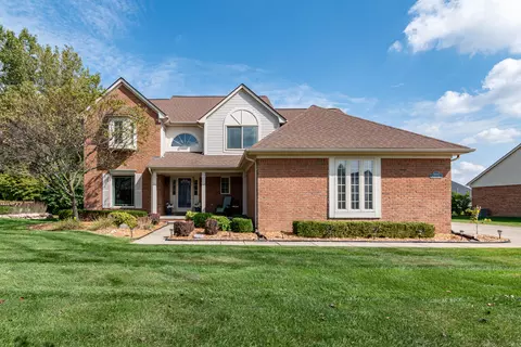 56806 Kirkridge Trl, Shelby Township, MI 48316
