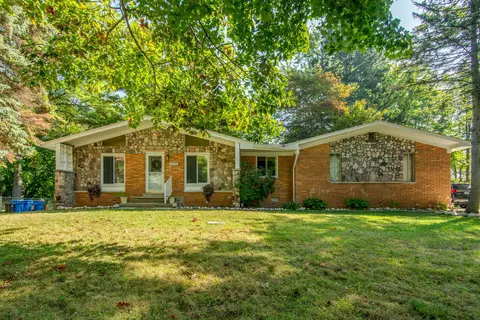 25740 Pine View Ave, Warren, MI 48091