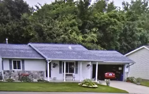 326 York View Ln NW, Comstock Park, MI 49321
