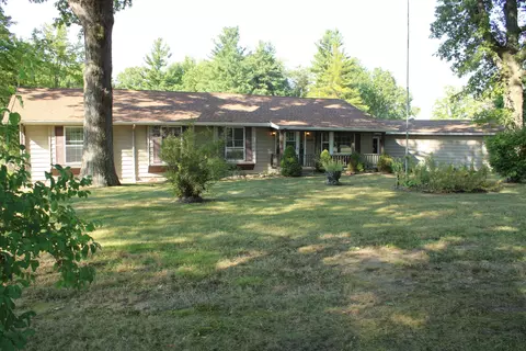 2979 E 8th St, White Cloud, MI 49349