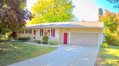 11351 Rosewood Ave, Allendale, MI 49401