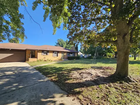 1721 Andrew St SE, Kentwood, MI 49508