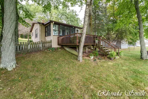 11432 Lakeshore Dr, Lakeview, MI 48850