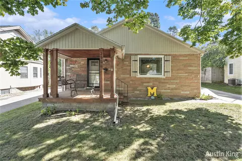 2906 Botsford Pl NE, Grand Rapids, MI 49505