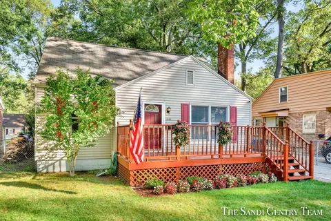 1568 Beardsley Ave, Muskegon, MI 49441