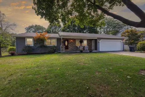 6169 Baywood Dr, Portage, MI 49024