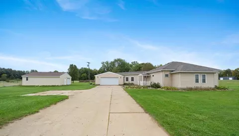 9611 Stony Point Hwy, Bellevue, MI 49021