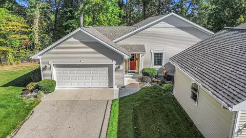 327 Timber Creek Cir NW, Comstock Park, MI 49321